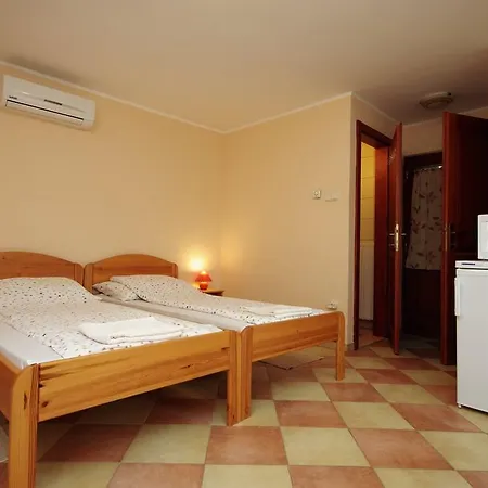 Varazsko Apartmanhaz *