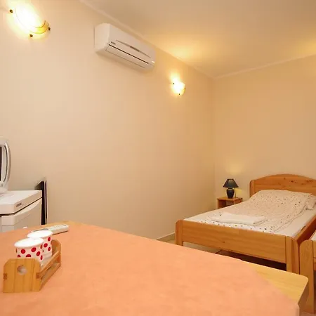 Varazsko Apartmanhaz דירה גיולה
