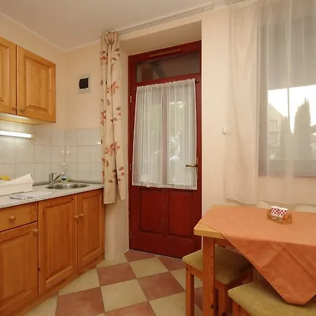 Varazsko Apartmanhaz גיולה