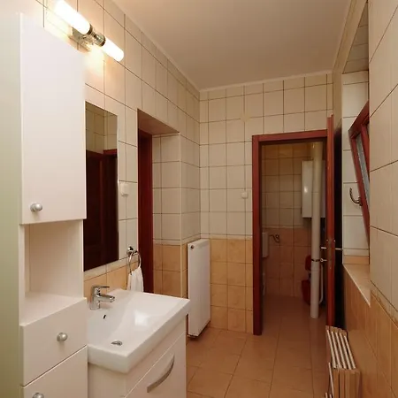 Varazsko Apartmanhaz גיולה