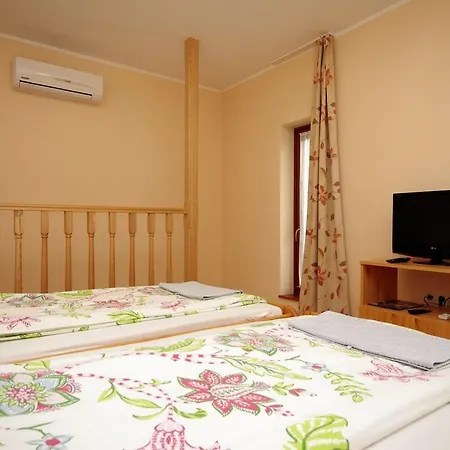 Varazsko Apartmanhaz גיולה